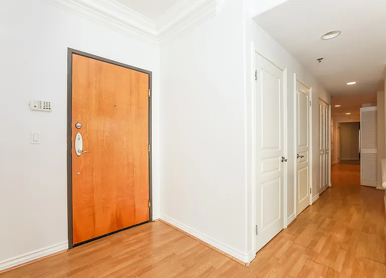 Front door and hallway to bedrooms