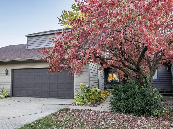 1525 Devonshire Dr, Champaign, IL 61821