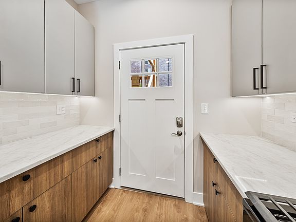 3rd image of 828 W Cuyler Ave #4c698a7c8