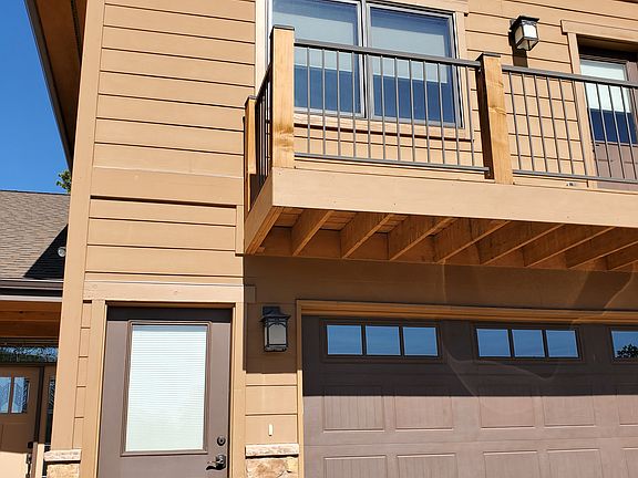 2nd image of 741 Larkspur Rd