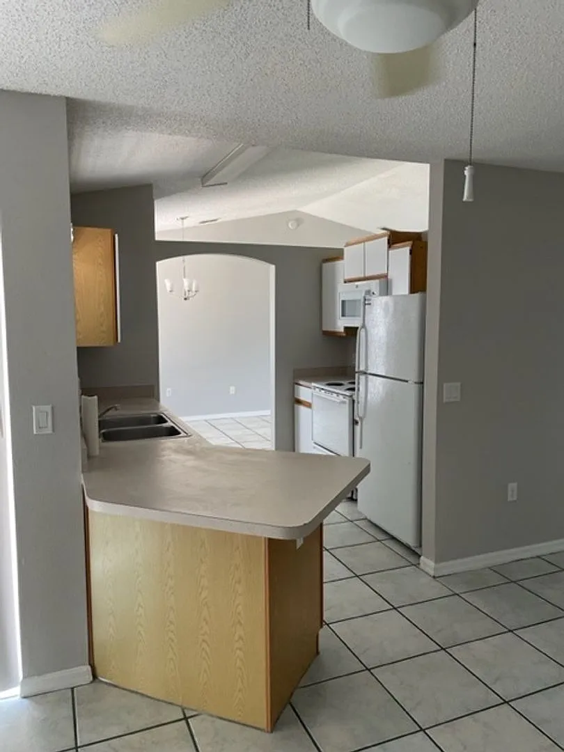 3/2 Ready for new tenants! — Photo 4