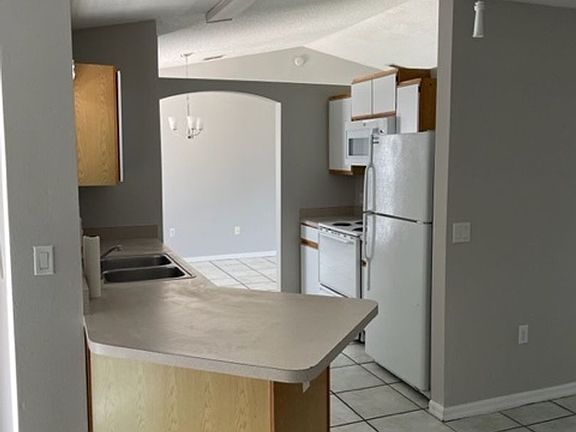 4th image of 2830 Ascot Ln