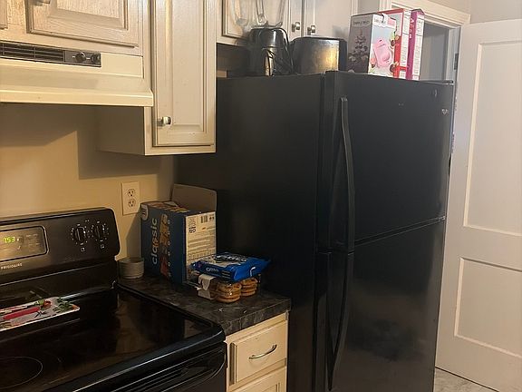 4th image of 3030 27th St NW