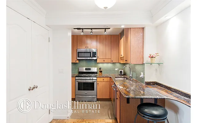 Sold by Douglas Elliman | media 19