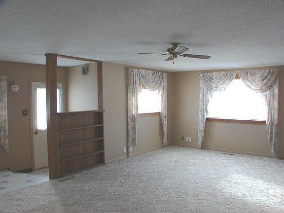 2nd image of 301 E Hillcrest St