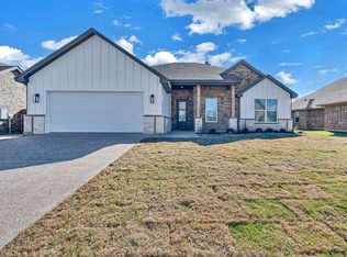 918 Cumberland St, Mcgregor, TX 76657