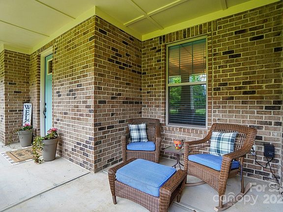 4th image of 110 Saint Sophia Ct