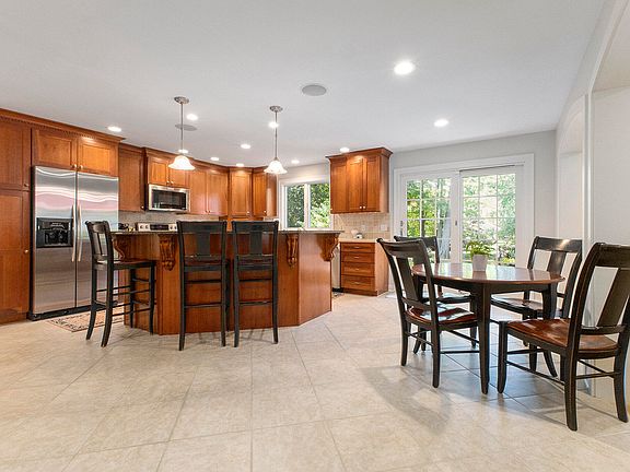5th image of 1111 Idema Dr SE