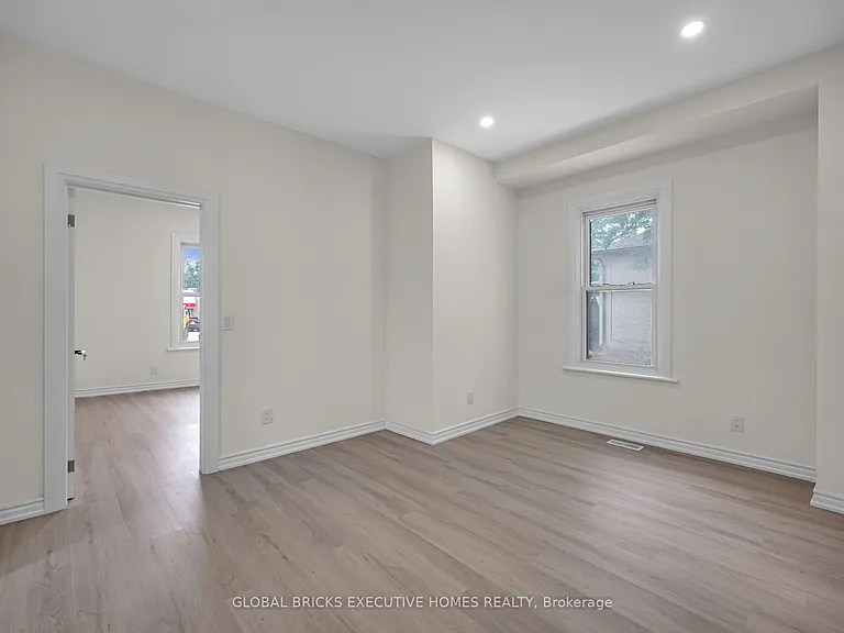 108 Lindsay St S #B — Photo 8