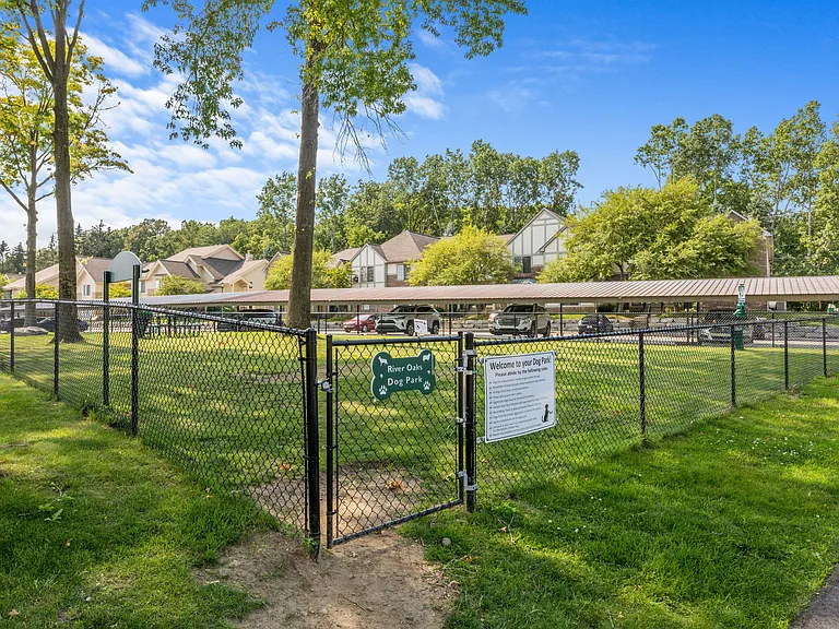 River Oaks Apartments of Rochester Hills — Photo 17