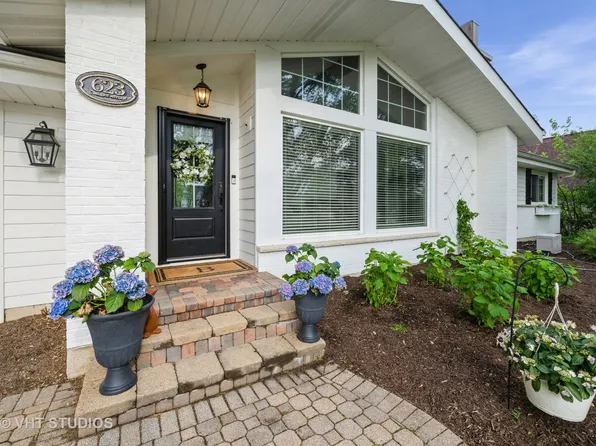 623 Cumnor Ave, Barrington, IL 60010