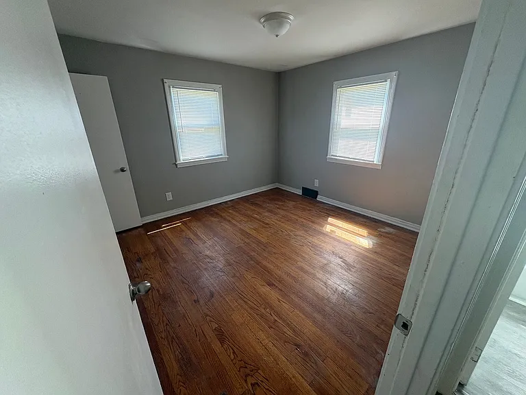 525 S Everett Ave — Photo 4