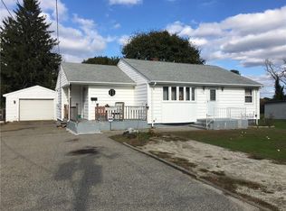378 Hooper St, Tiverton, RI 02878