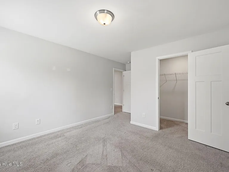 105 Village Dr — Photo 37