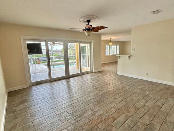 3rd image of 500 SE 16th Ter