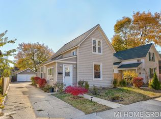 46 E 18th St, Holland, MI 49423