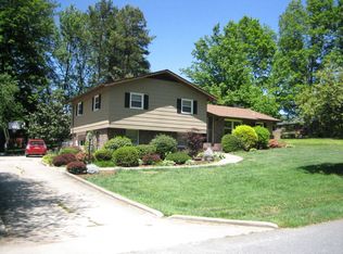 4 Piney Dr, Fletcher, NC 28732