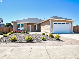 2010 Roosevelt Loop, North Bend, OR 97459