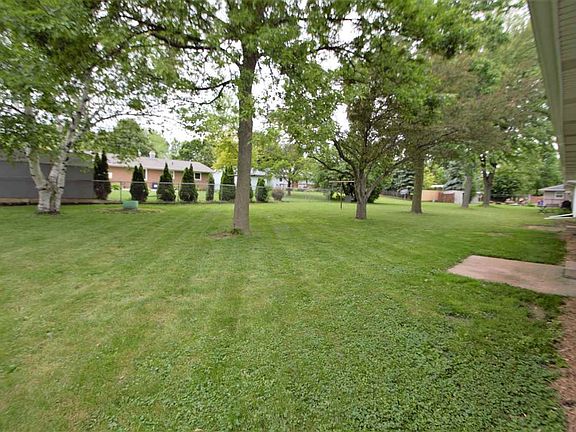 3rd image of 805 Miller Ln