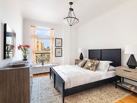 4th image of 318 W 100th St APT 8B