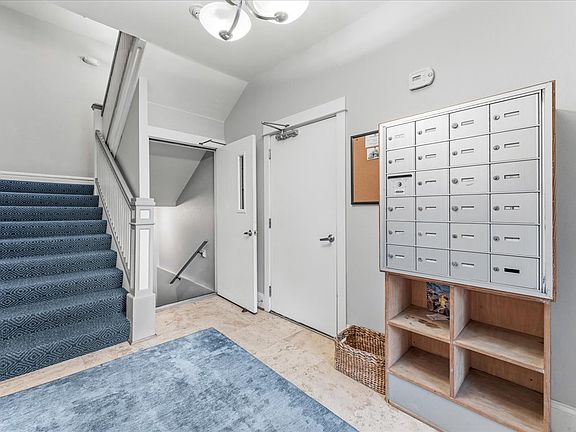 3rd image of 1714 NW Couch St APT 20