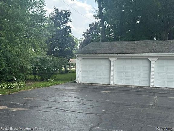 2nd image of 1467 E Krafft Rd #8