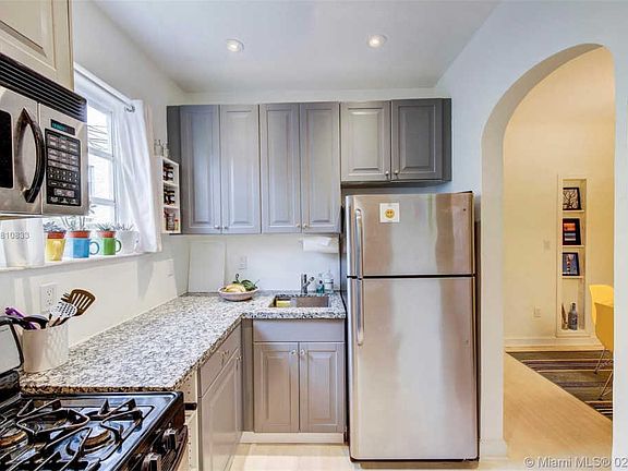 4th image of 928 Euclid Ave APT 7