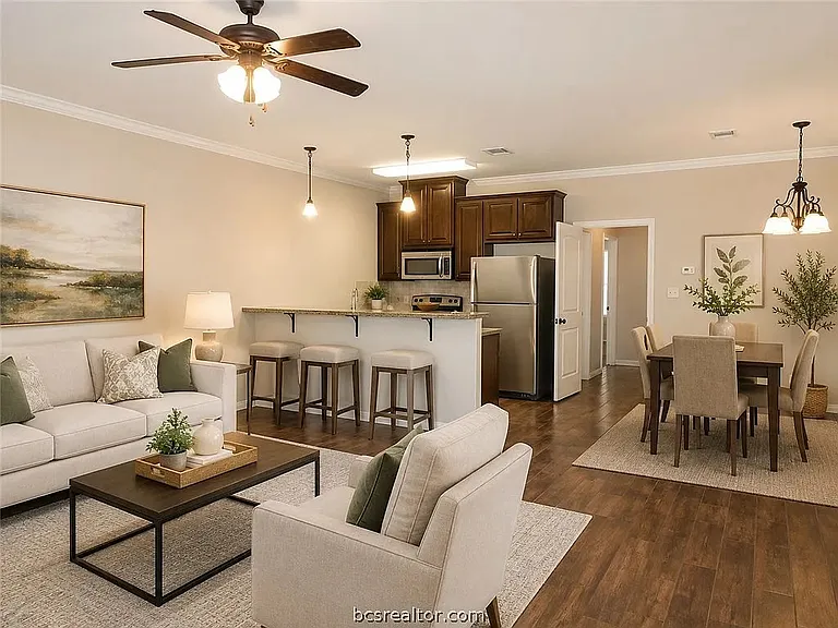 405A Ash St E #A — Photo 2