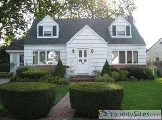 117 Diamond Ave, East Meadow, NY 11554