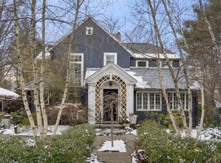 137 Grove St, Wellesley, MA 02482