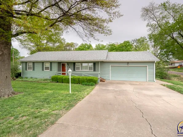 630 NE 35th St, Topeka, KS 66617
