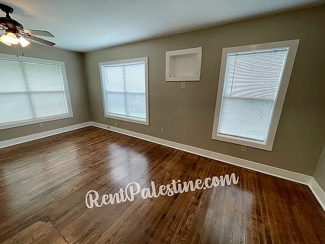 613 E Brazos St #1/2 — Photo 5