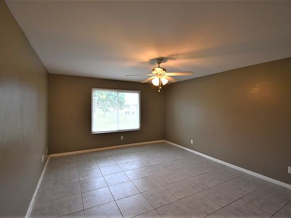 5th image of 900 NE 17th Ter