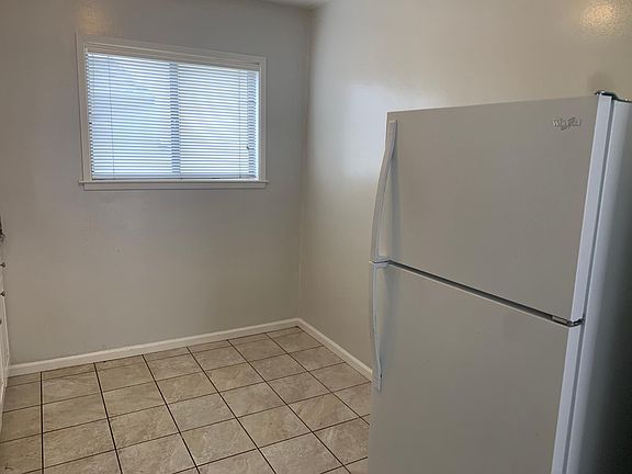 2nd image of 640 Grand Ave APT 2