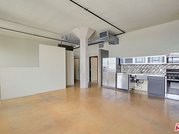 4th image of 315 E 8th St APT 1005