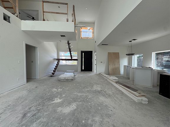 2nd image of 8005 Ridgeview Dr