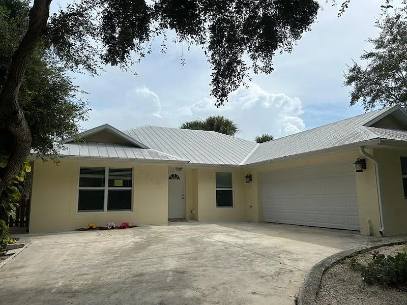 2426 Oak Dr — Photo 1