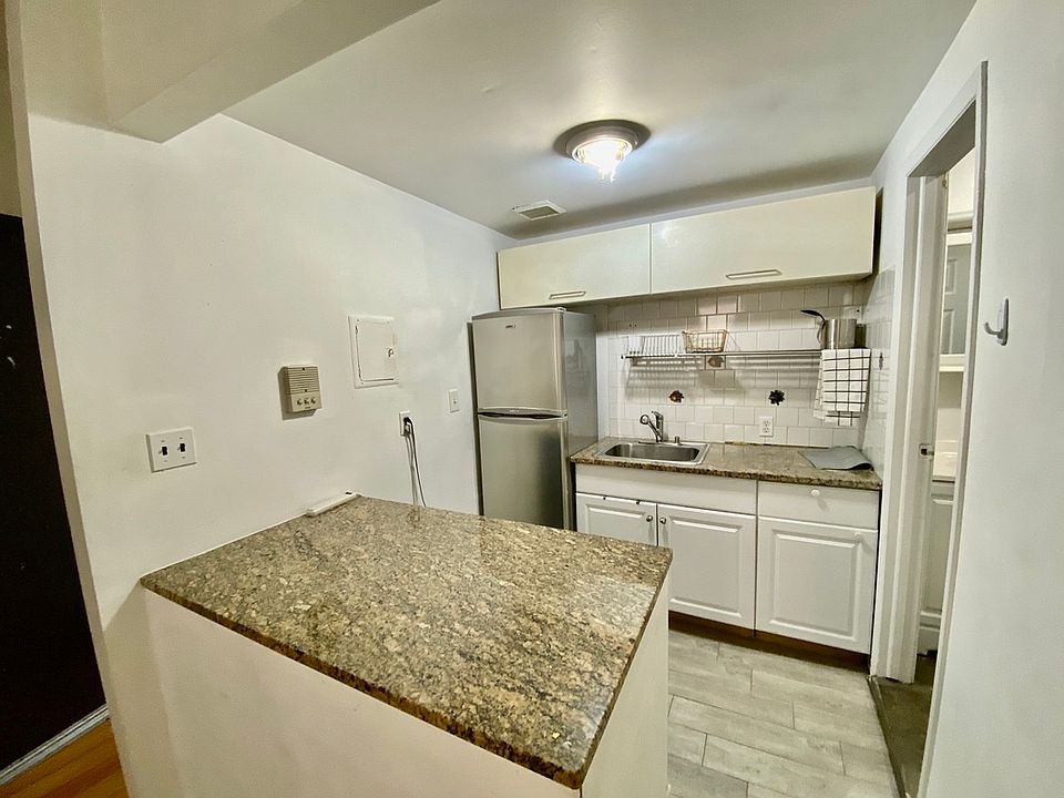 2nd image of 334 W 46th St APT 2R