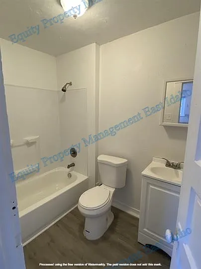 809 E Clark St — Photo 7