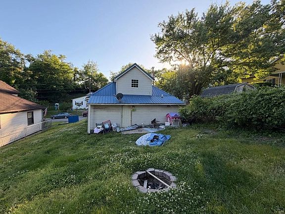 4th image of 329 Spring St
