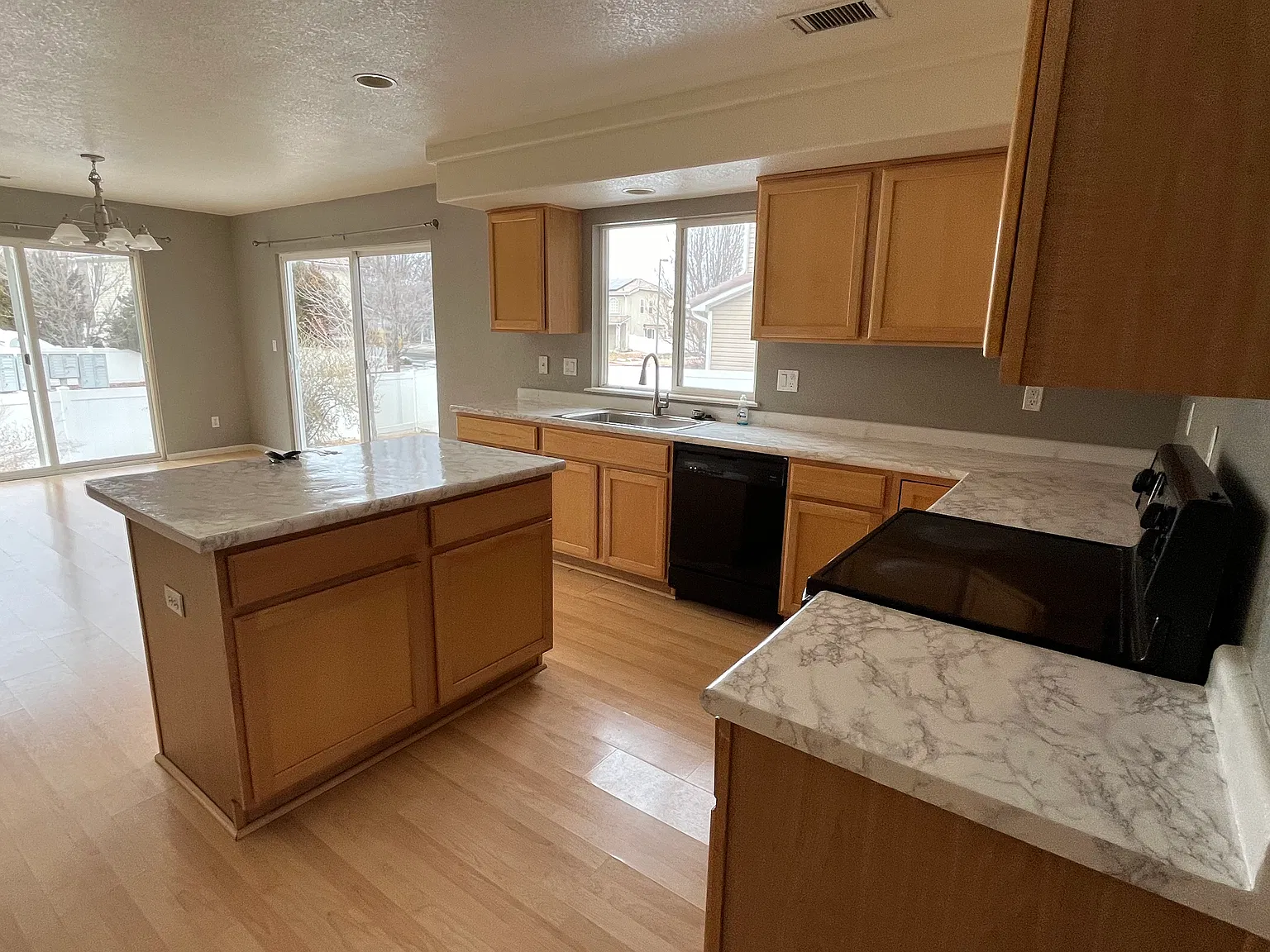 3 bed, 2.5 bath, 2000 sqft, $2,675 — Photo 4