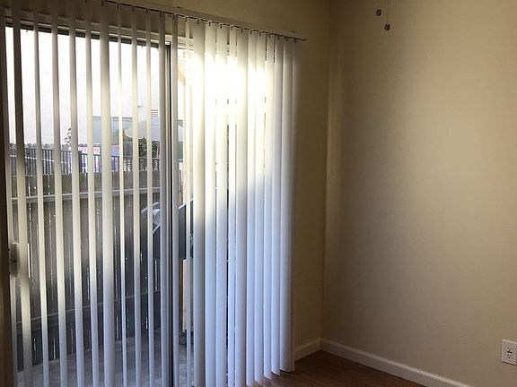 4th image of 17 Quay Ct APT 05