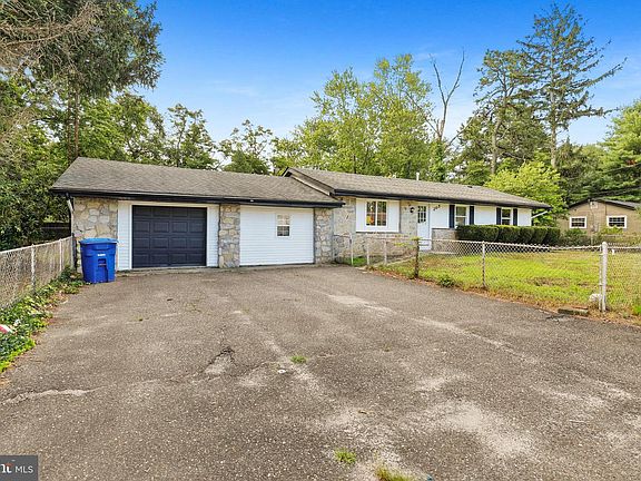 4th image of 205 Robin Rd
