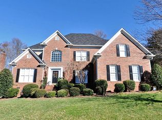 9661 Chaumont Ln, Charlotte, NC 28277