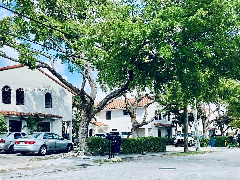 2nd image of 3902 SW 84th Ave