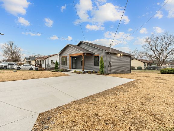 3rd image of 3341 Moorewood Dr
