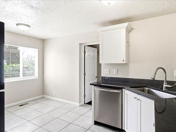 4th image of 1026 S Montgomery St