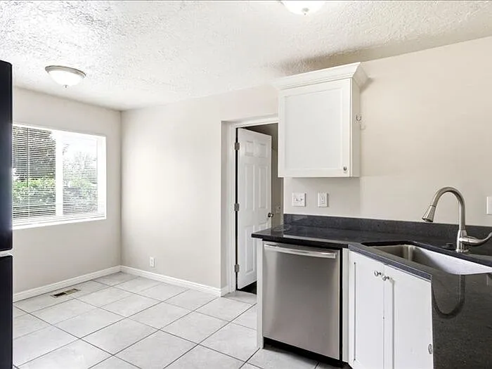 1026 S Montgomery St — Photo 4
