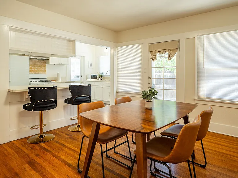 45 N Meridith Ave — Photo 4