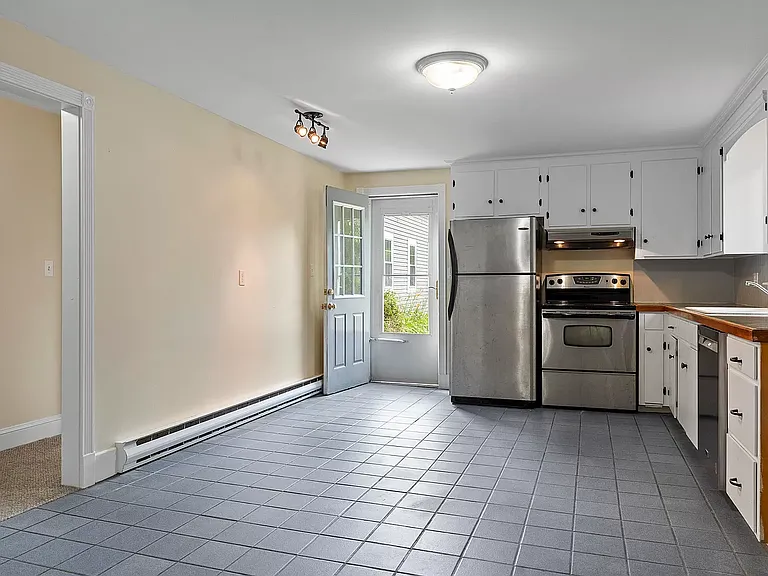 585 Walnut Hill Rd — Photo 9